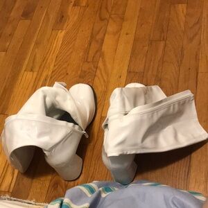 Hardly worn. Not very high heels